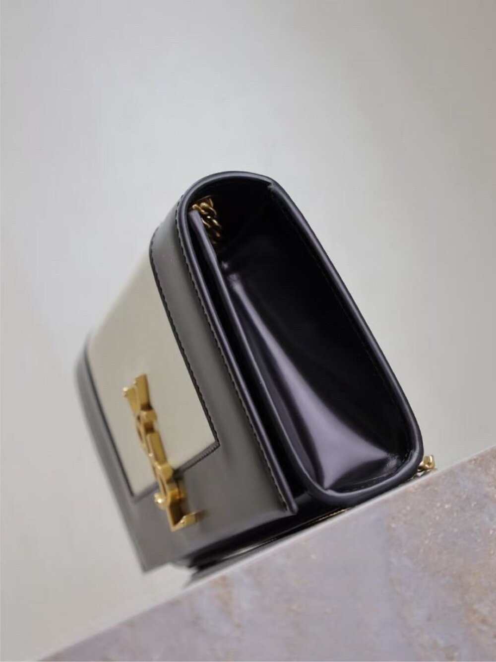 SAINT LAURENT KATE Medium Chain Bag in Black & White Patent Leather - Picture 4 of 9